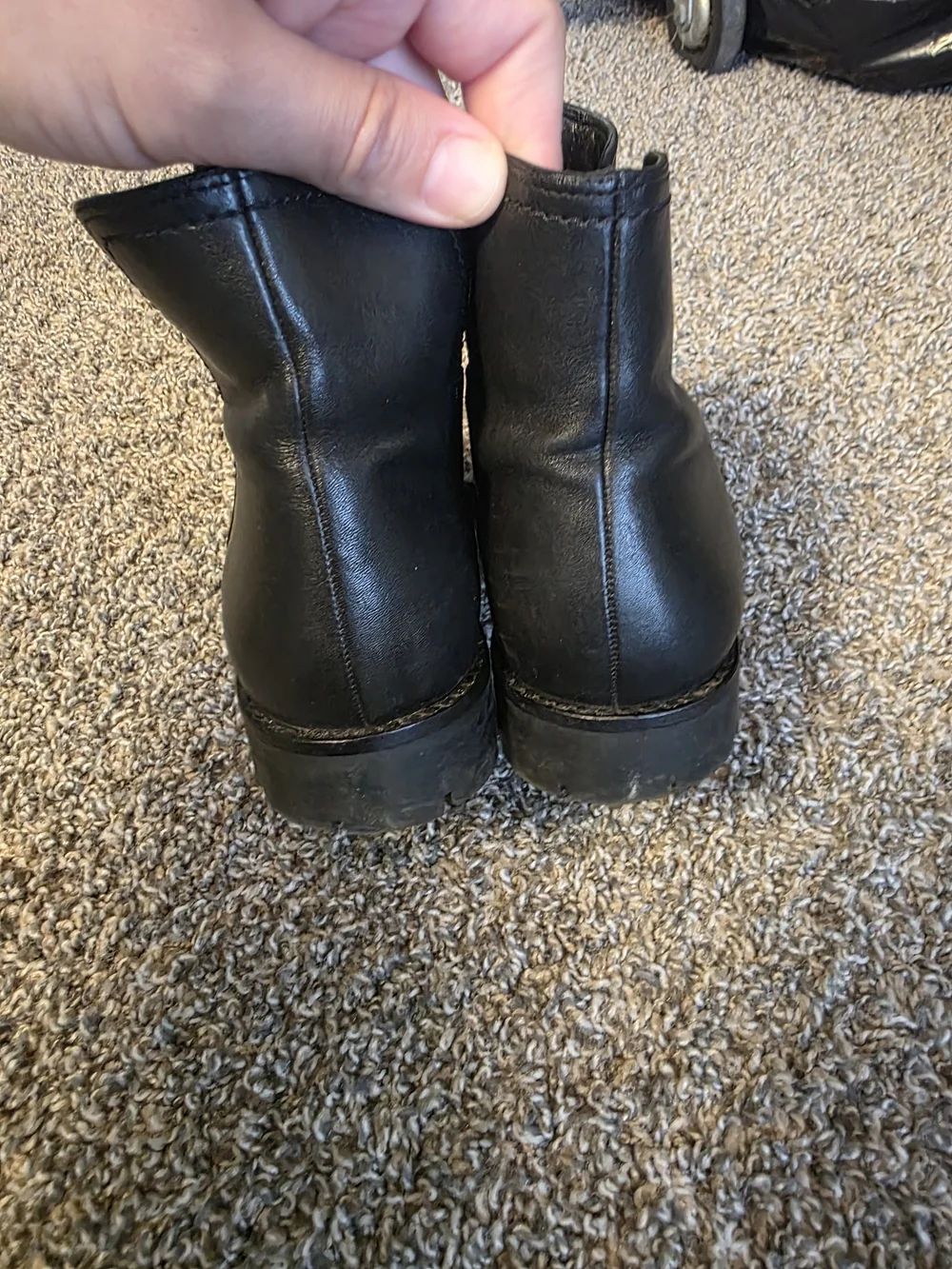 Vince Black Leather Ankle Boots Side Zip Lug Sole Chelsea Booties Women's 7.5